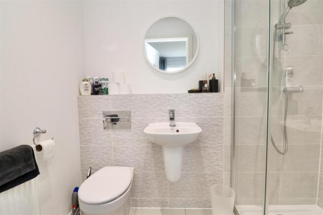 4 bed Detached for sale Image 8