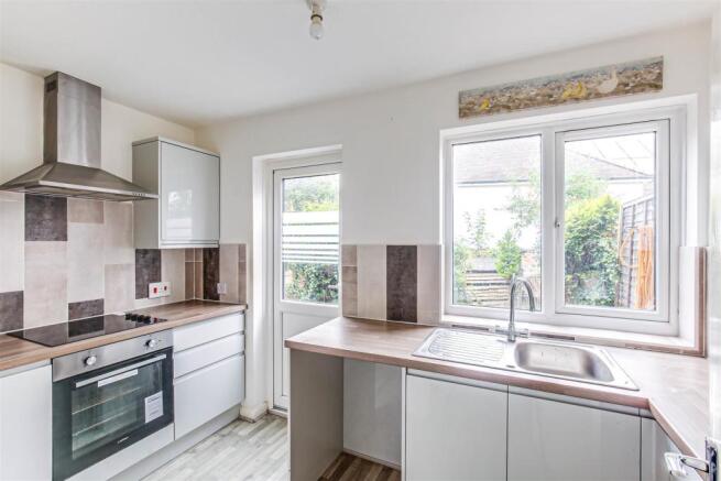 6. Kitchen.jpg