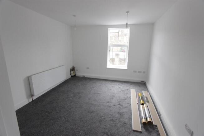 1 bed Duplex to rent Image 5