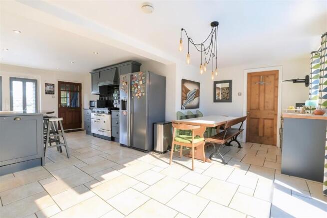 4 bed Semi-Detached for sale Image 6