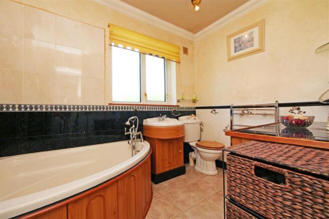 2 bed Detached Bungalow for sale Image 10