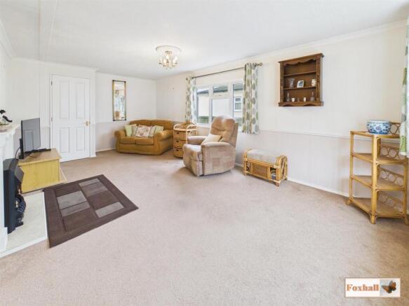 Lounge / Dining Area
