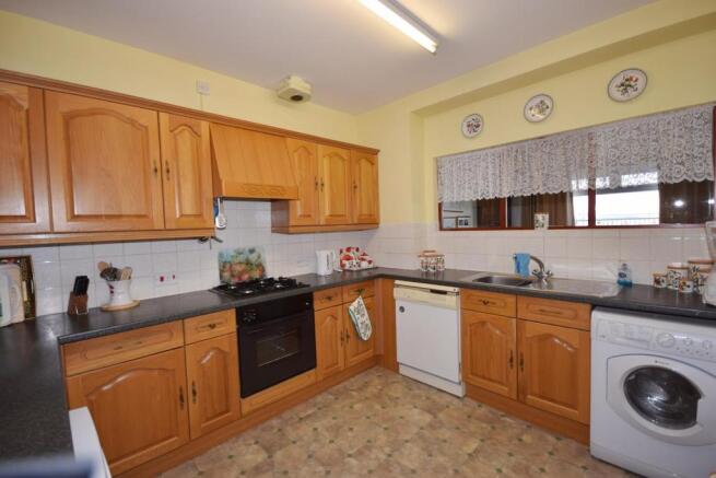 KITCHEN..JPG