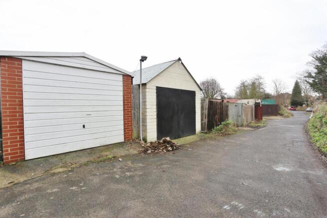 Detached Garage to R