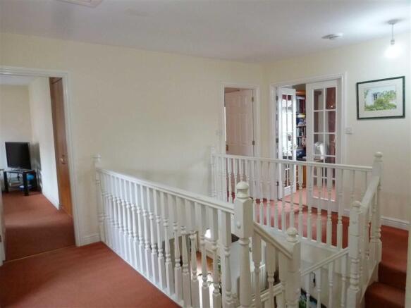 Landing (1st FLOOR)