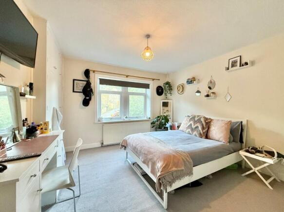 2 bed End of Terrace to rent Image 12