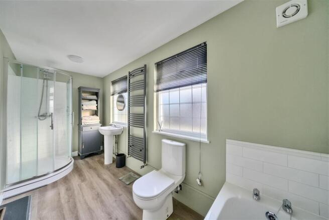 En-Suite Bathroom