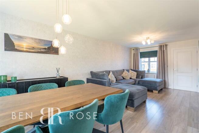 Lounge/Dining Room