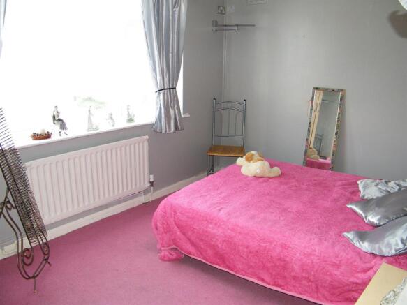 BEDROOM 2