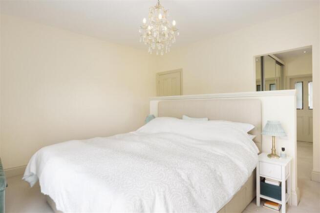 4 bed Detached for sale Image 10
