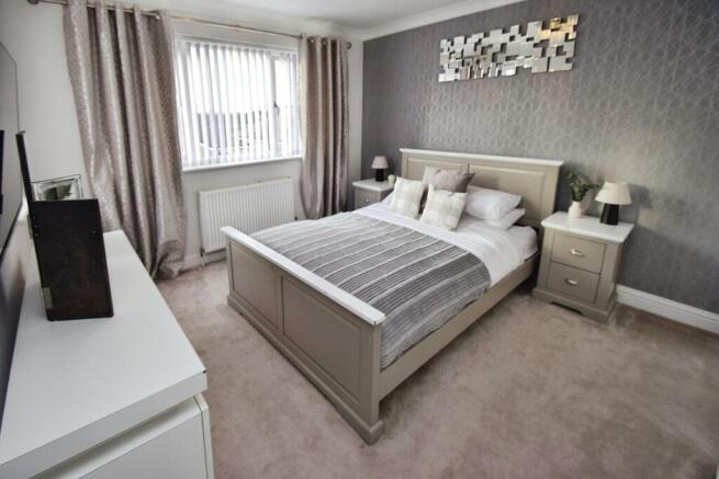 5 bed Detached for sale Image 5