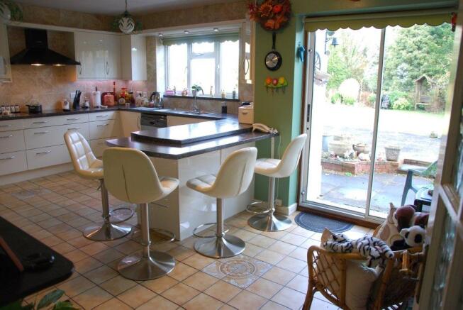KITCHEN/BREAKFAST RO