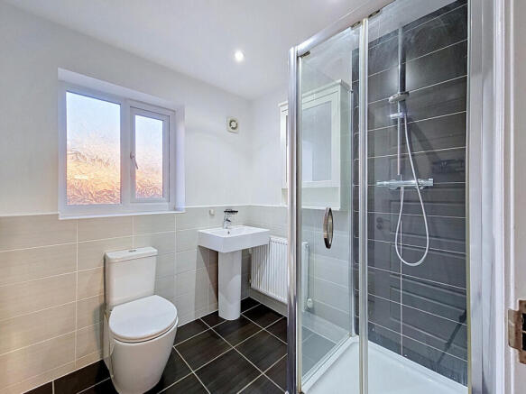 5 bed Detached to rent Image 7