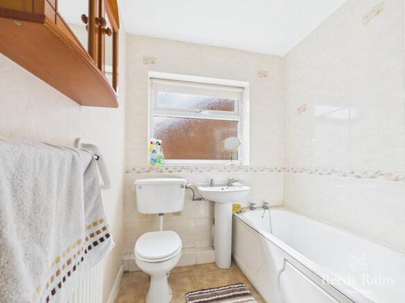 2 bed Bungalow for sale Image 6