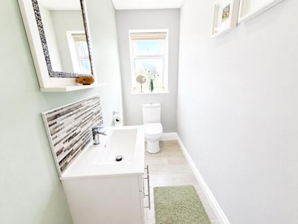 4 bed Bungalow for sale Image 10