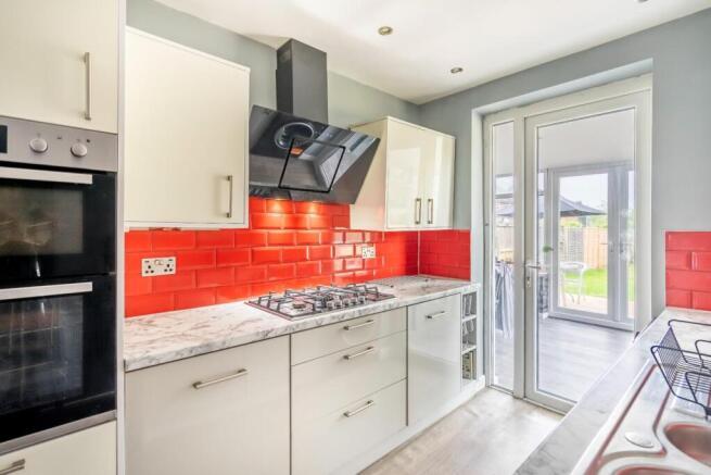 4 bed Semi-Detached for sale Image 6
