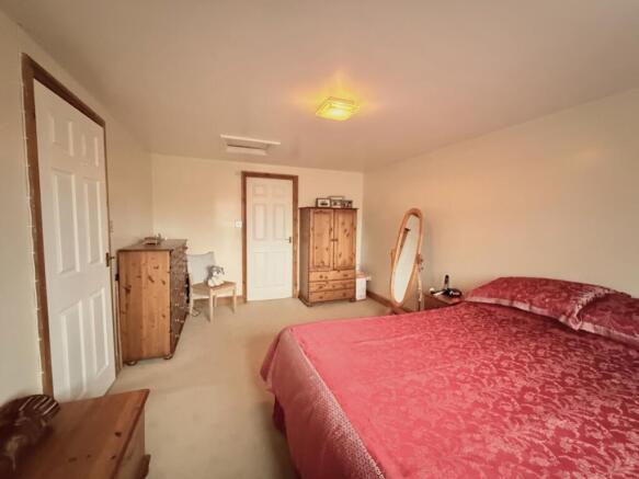 4 bed Semi-Detached for sale Image 10