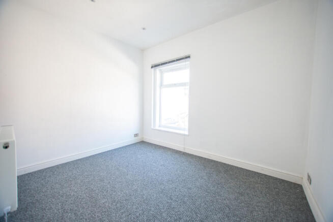 2 bed Terraced to rent Image 6