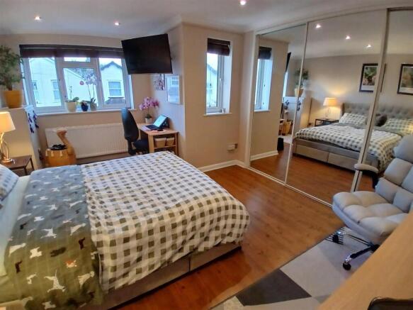 Bedroom 1.jpg