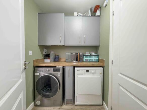 4 bed Detached for sale Image 8