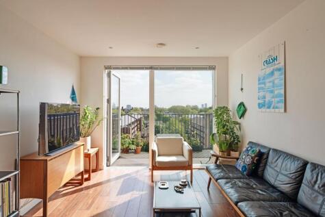 London E8