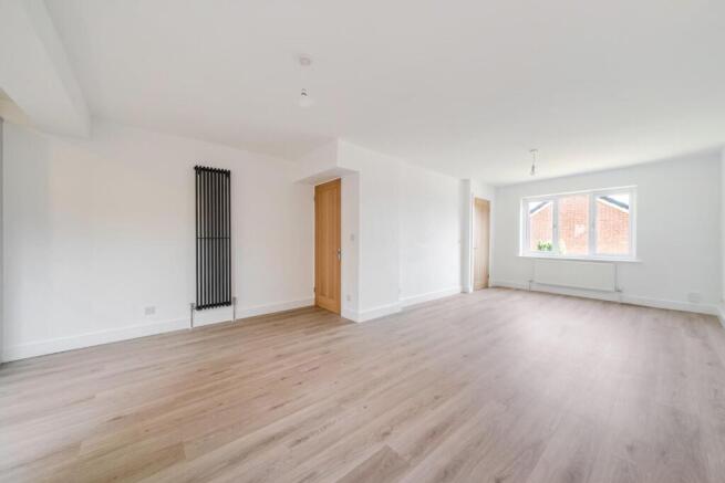 3 bed Semi-Detached for sale Image 4