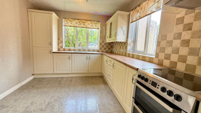 2 bed Flat for sale Image 7
