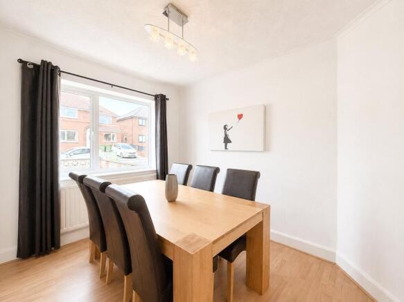 4 bed Semi-Detached for sale Image 4