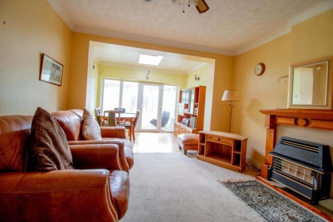 Rear extended lounge dining area