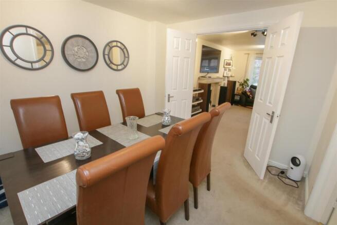 4 bed Detached for sale Image 8