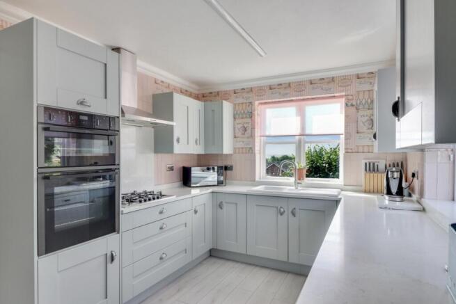 4 bed Detached for sale Image 4