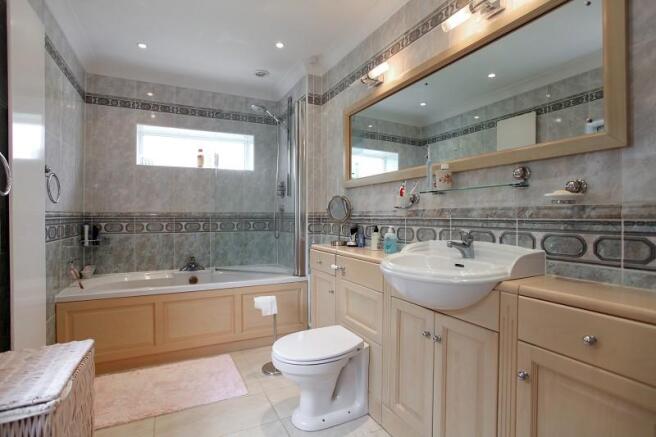 Famliy Bathroom