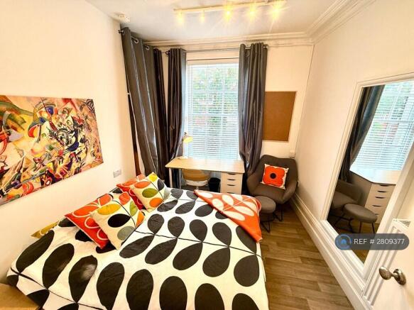 Room 3 Good Size Room Full Length Sash Windows 