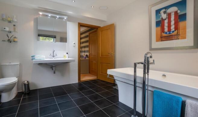 Bedroom 1 en suite