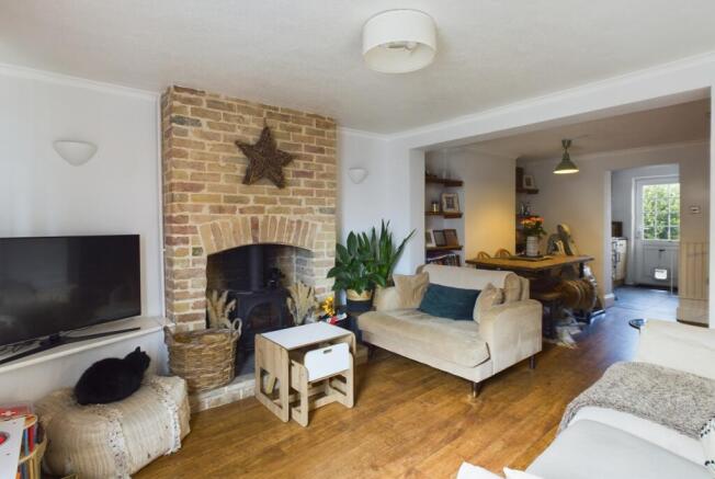 CAM02519G0-PR0221-STILL006