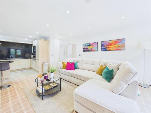 2 bed Flat for sale Image 12