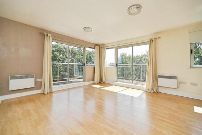 2 bed Apartment for sale Image 5