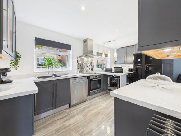 L shaped Dining Kitchen