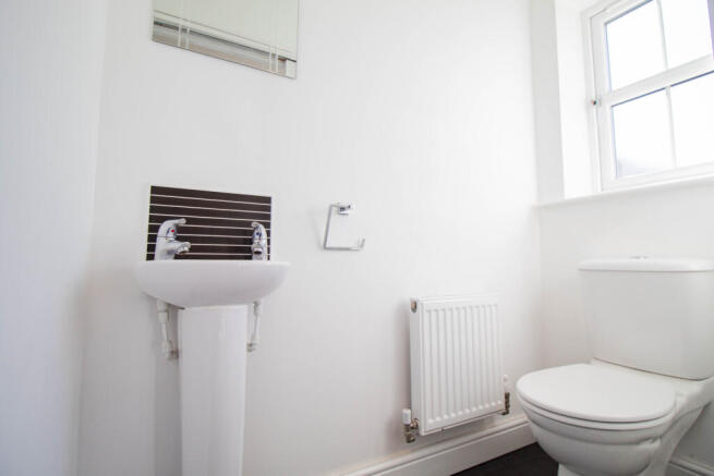 2 bed End of Terrace to rent Image 5