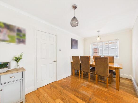 4 bed Semi-Detached for sale Image 3