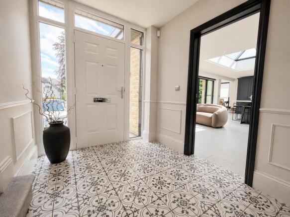 5 bed Semi-Detached to rent Image 3
