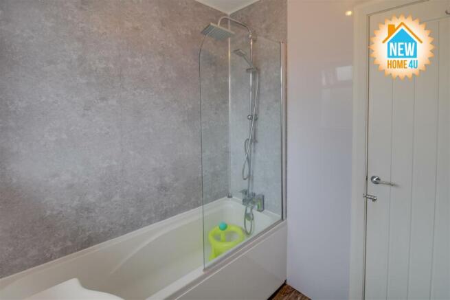 FAMILY BATHROOM: