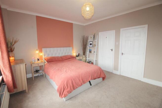 Caryl Road, 3 - bed 1 (2).JPG