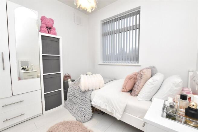 5 bed Semi-Detached for sale Image 7