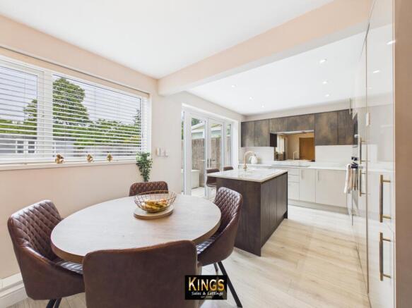 4 bed Semi-Detached for sale Image 7