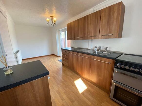 KITCHEN/DINING ROOM