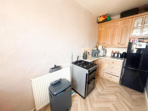 3 bed Apartment for sale Image 5