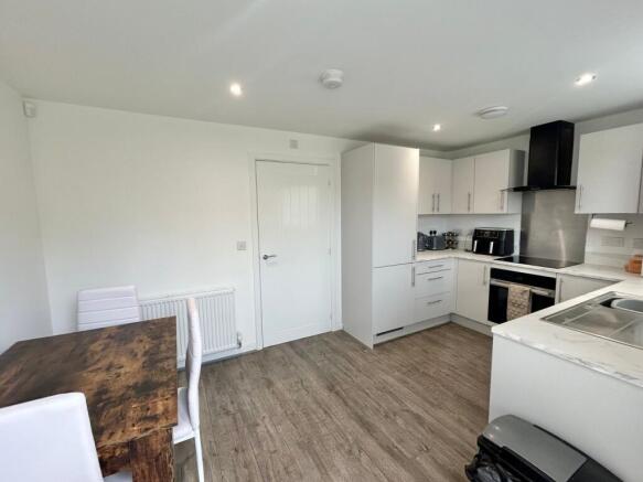 3 bed Semi-Detached for sale Image 6
