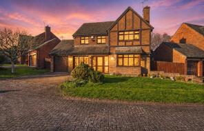 2, Dormston Close, Hillfield, Solihull B91 3XW