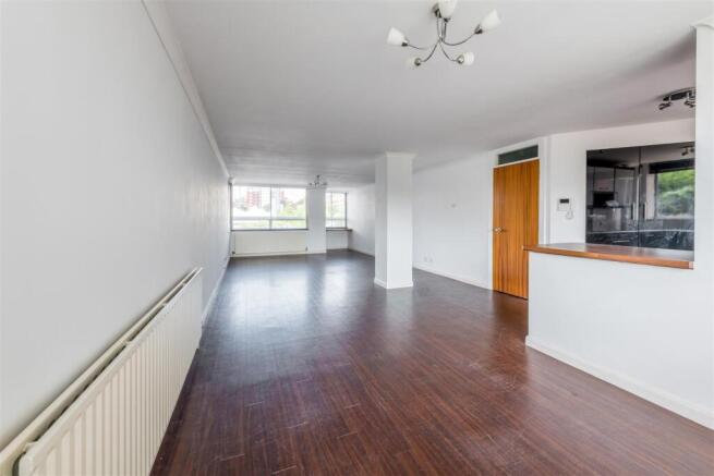 Flat 11 Sussex Court-8.jpg